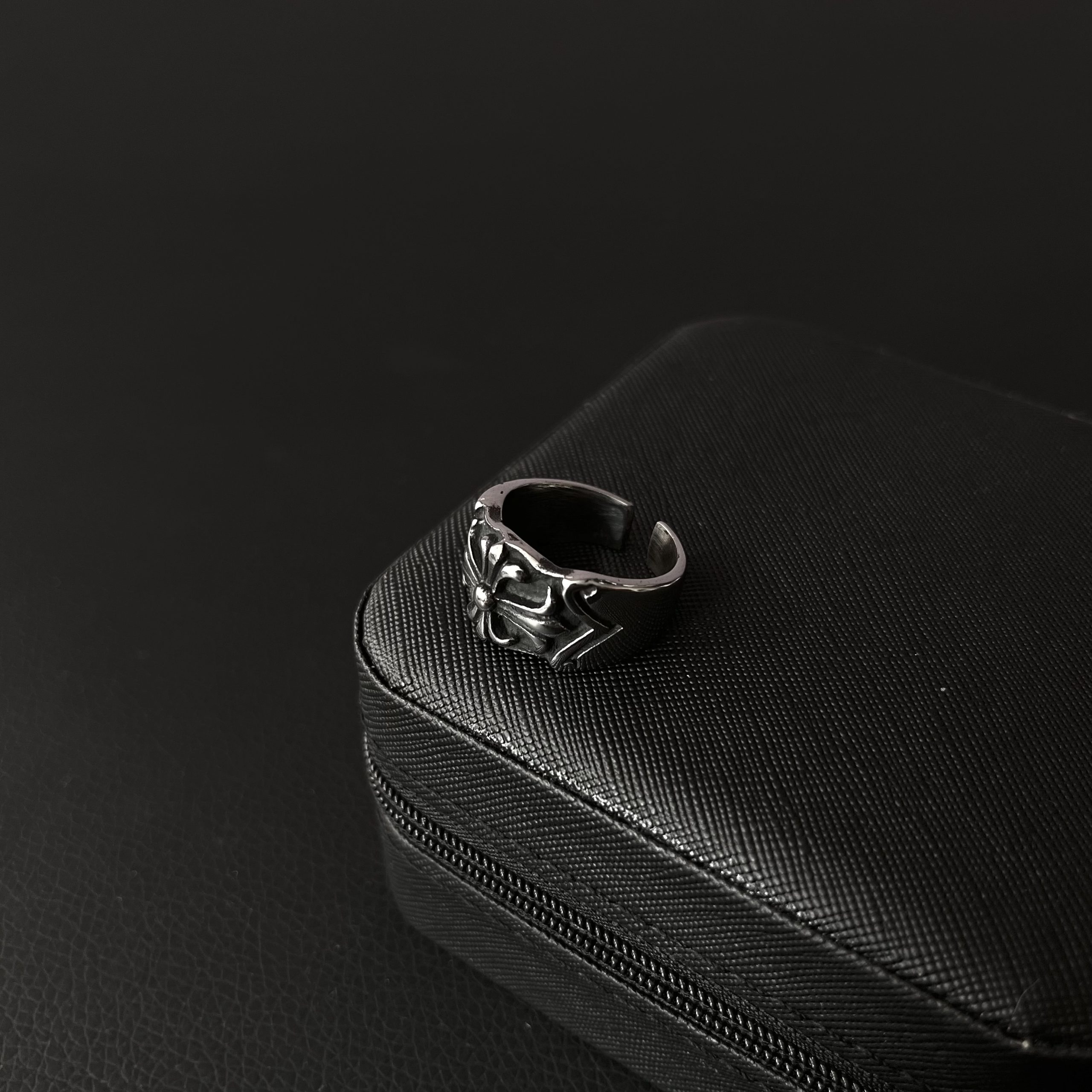 انگشتر صلیب کروم هارتز(Chrome Hearts)