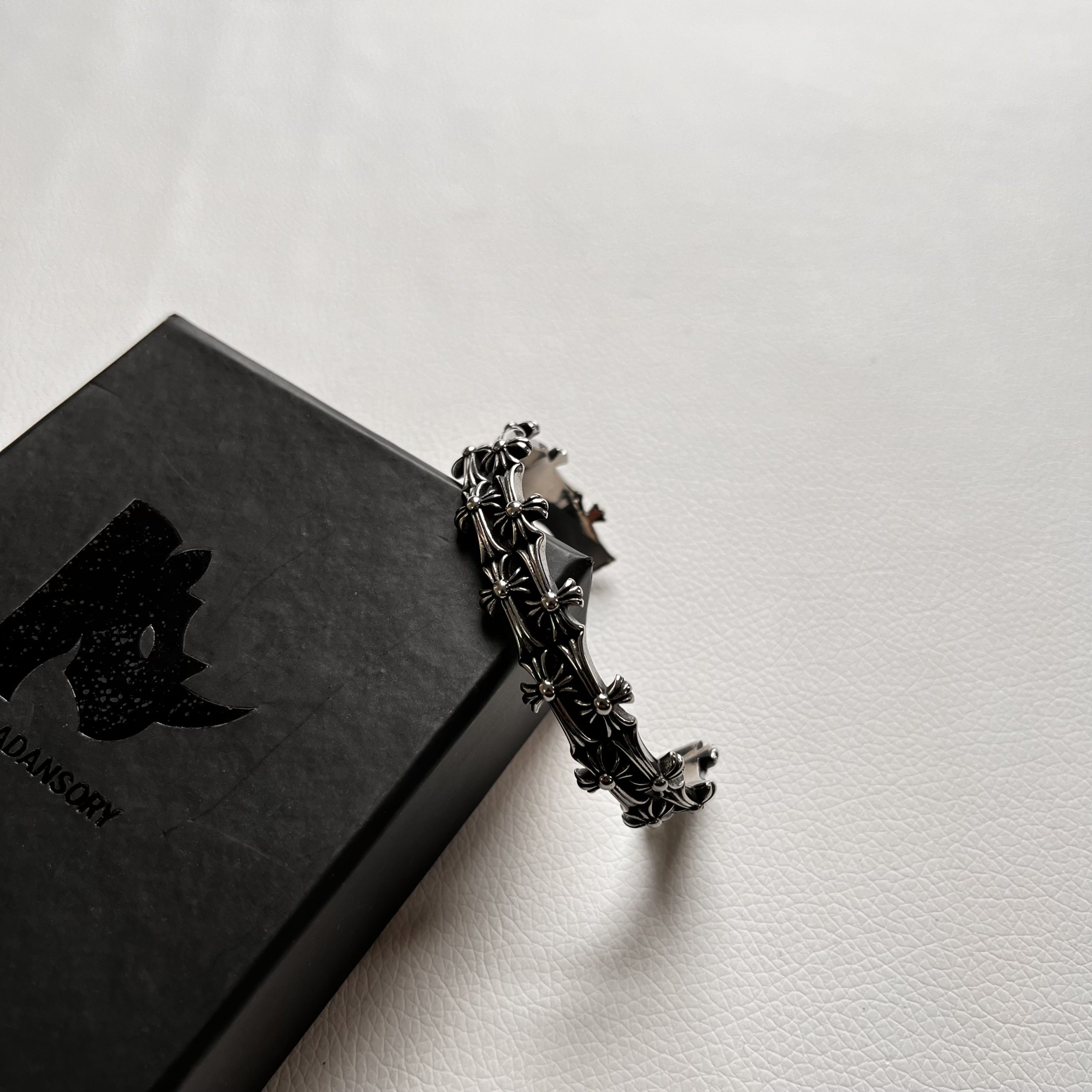 بنگل کروم هارتز (Chrome Hearts)